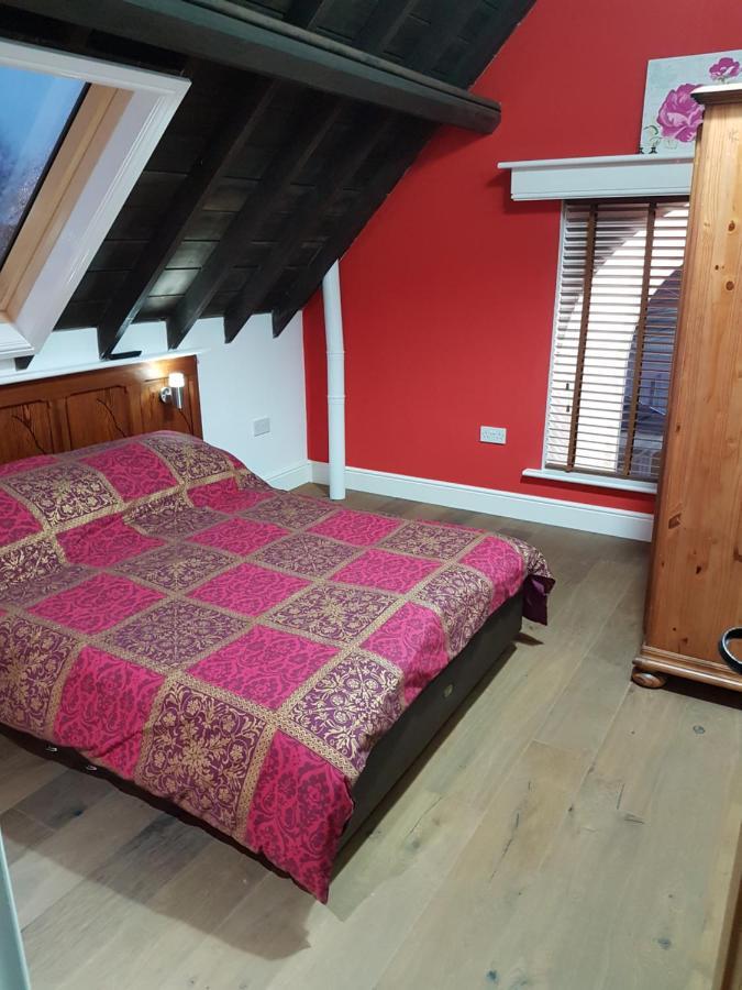 Renovated Church Close To The Beach Llanelli Room photo